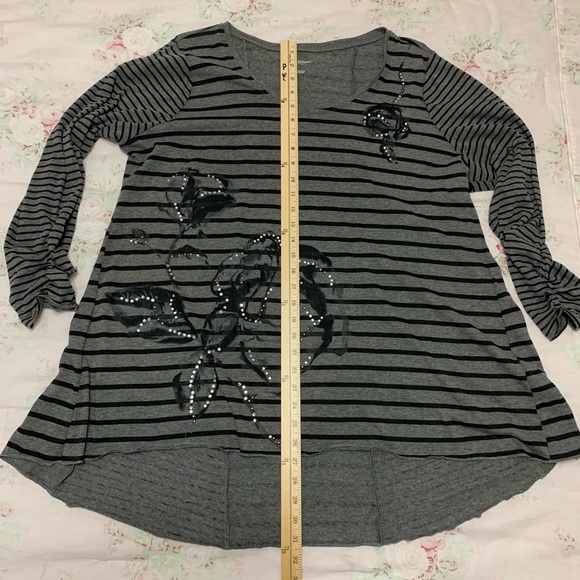 Style&Co. Woman Pus size 2X high low jeweled top - Picture 5 of 8